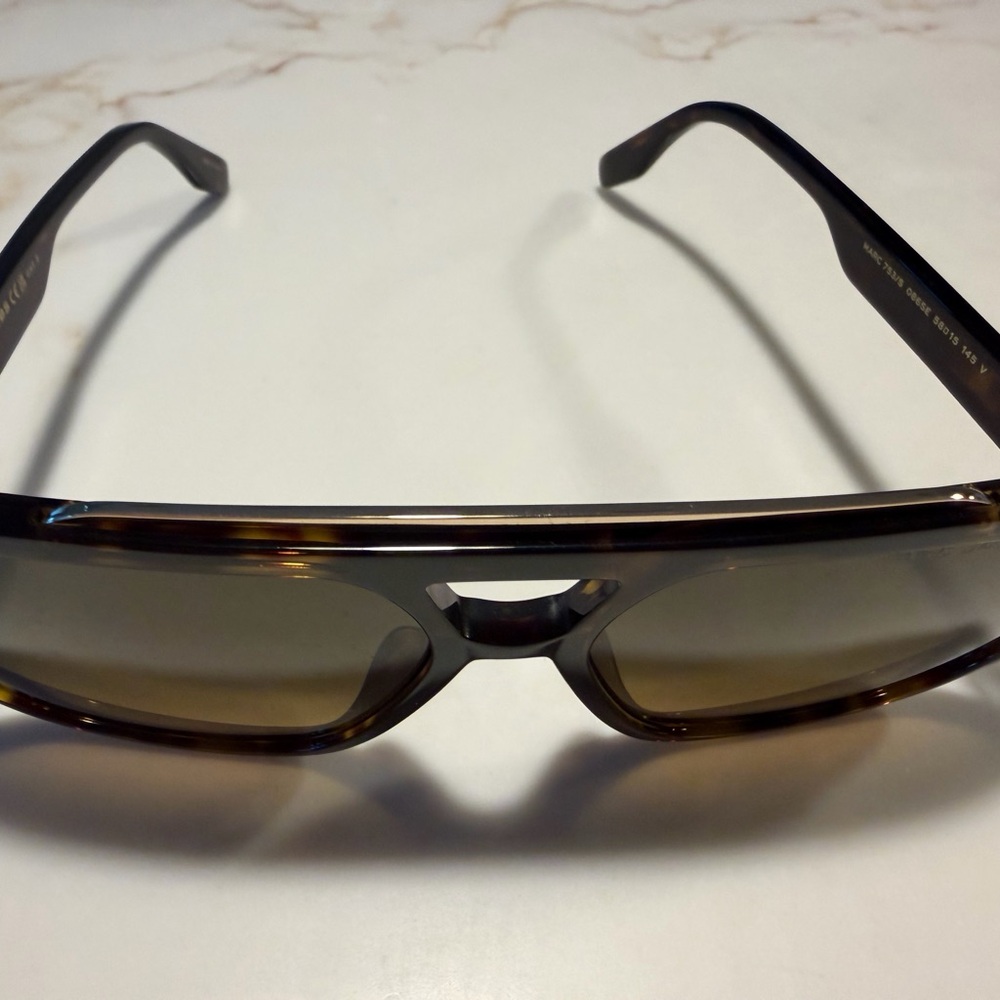 Marc Jacob’s Stylish Tortoiseshell Sunglasses Wit… - image 6